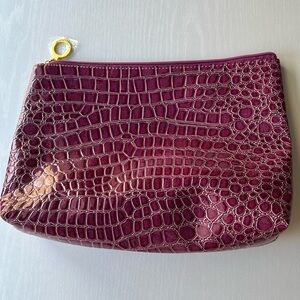 Portable Estée Lauder makeup bag
